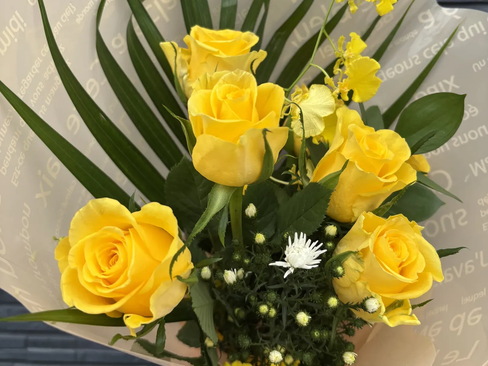 黄色いバラの花束